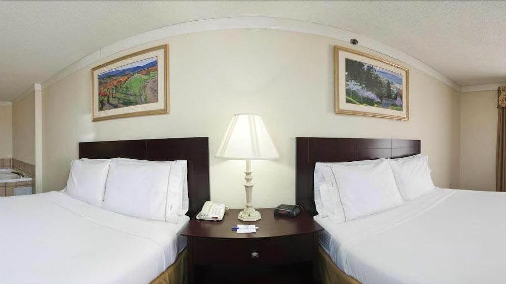 Holiday Inn Express Hotel & Suites Plainview By Ihg Exterior foto