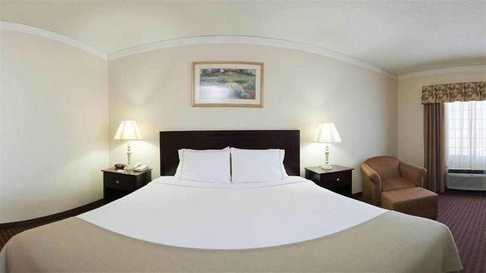 Holiday Inn Express Hotel & Suites Plainview By Ihg Exterior foto