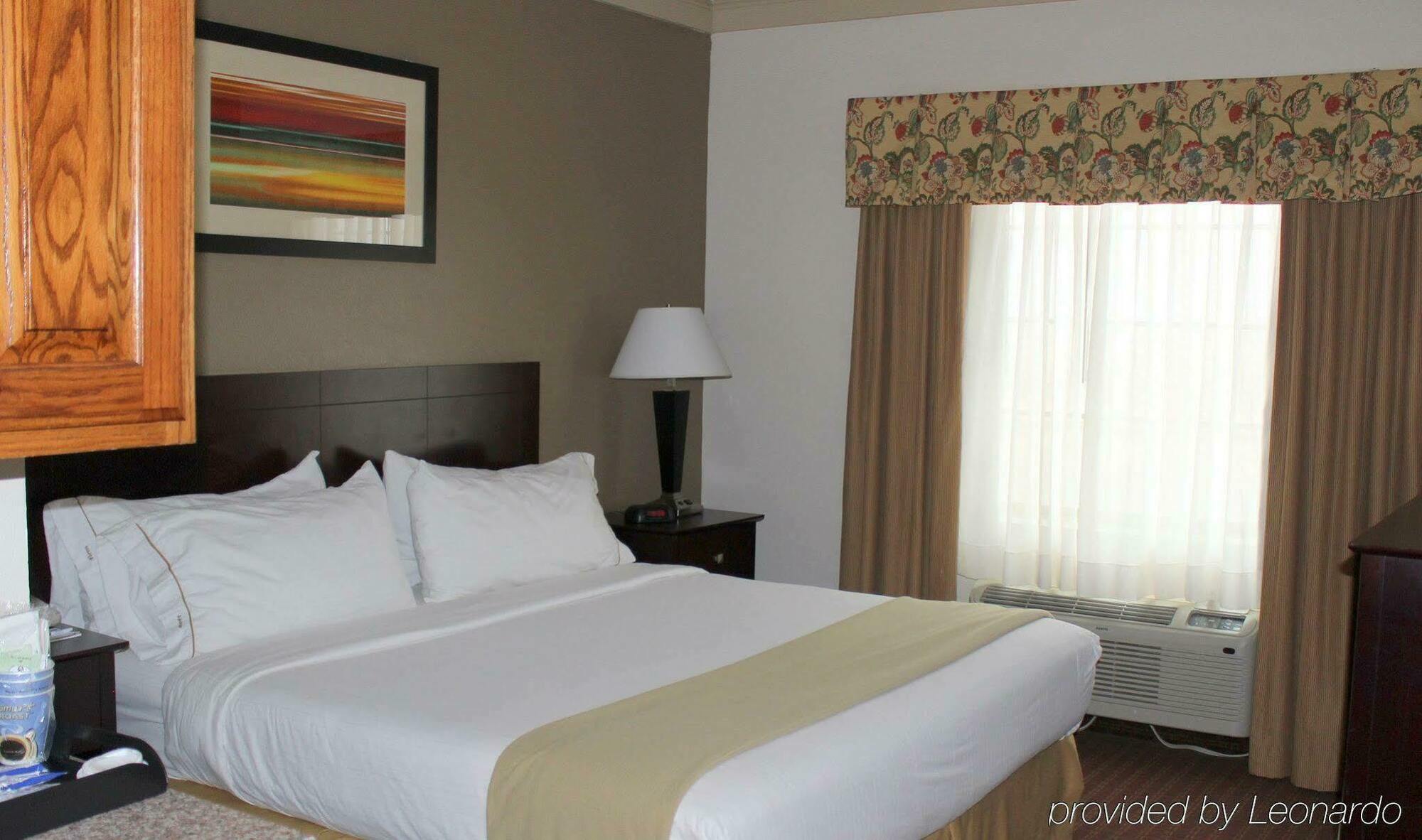 Holiday Inn Express Hotel & Suites Plainview By Ihg Exterior foto